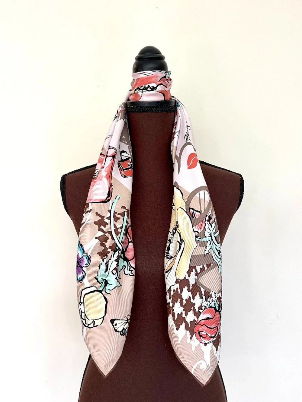NWT Salvatore Ferragamo Icons Beauty Beige Silk Scarf